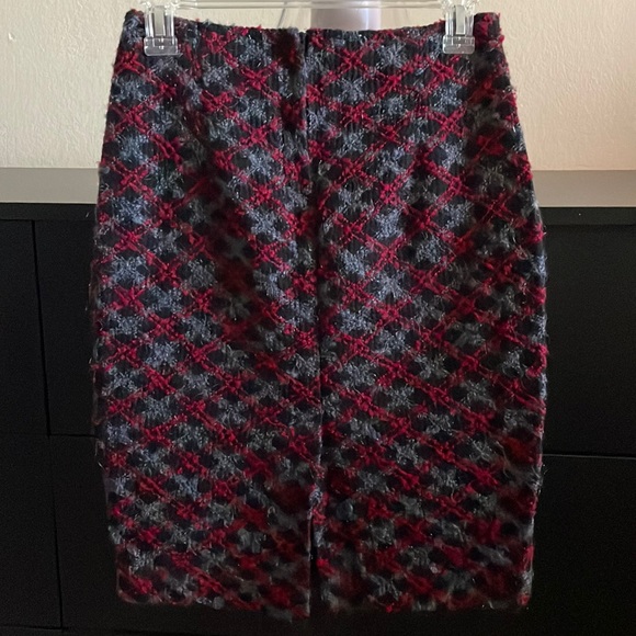 Byer California Brand.  Size 5.  Plaid pattern. Maroon, black, gray - Picture 2 of 11